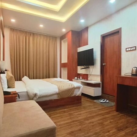 V Square Airport Hotel Lucknow Buitenkant foto