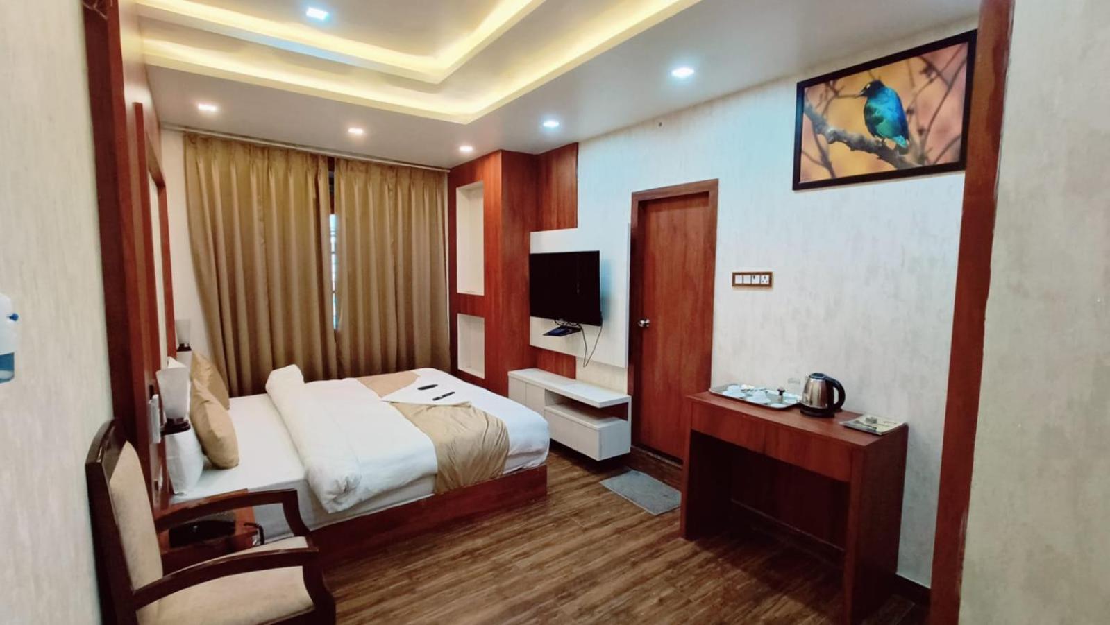 V Square Airport Hotel Lucknow Buitenkant foto
